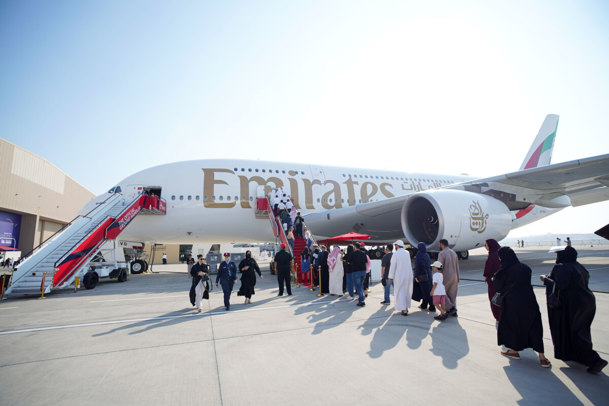 Emirates A380 Attracts Huge Crowd in Bahrain