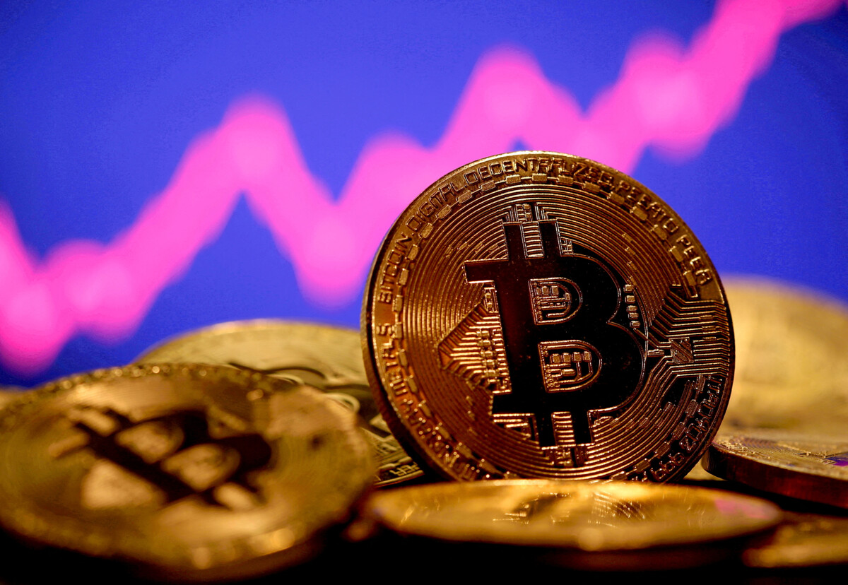 Биткойн достигLowest уровня за месяц